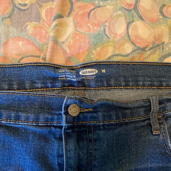 Old Navy Semi Fitted Denim Shorts 
Size 16 - Picture 2 of 3